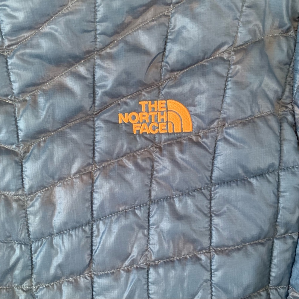 Last call! North Face blue quilted lightweight packable insulated jacket - Picture 6 of 10